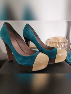 Vince CAMUTO Jorgie Teal Suede High Heel Pumps with Beige Cap Toe